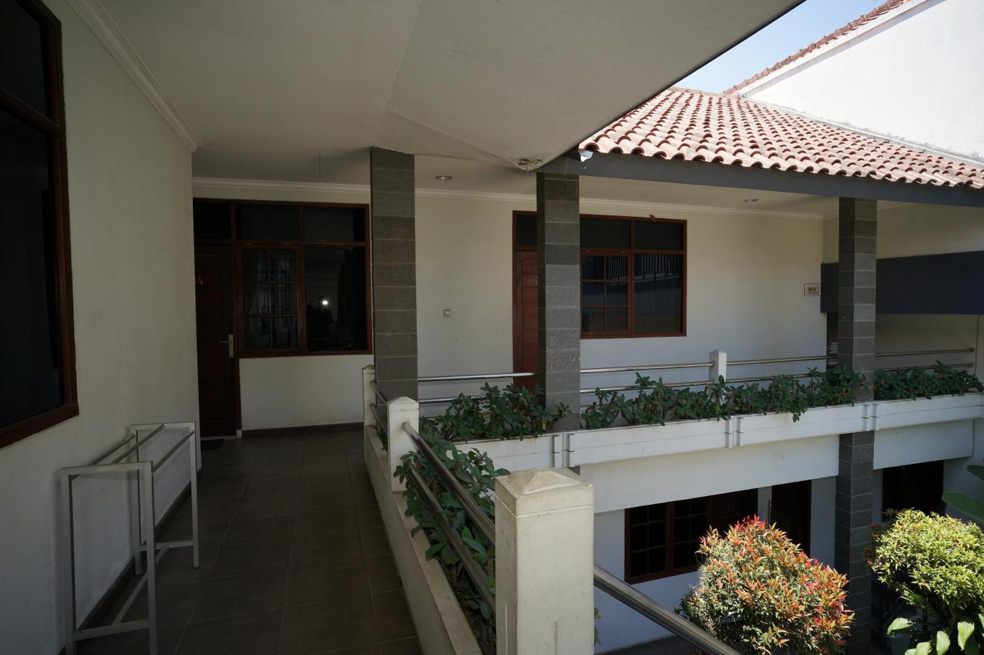 Hotel Puri Pangalengan Pengalongan Εξωτερικό φωτογραφία