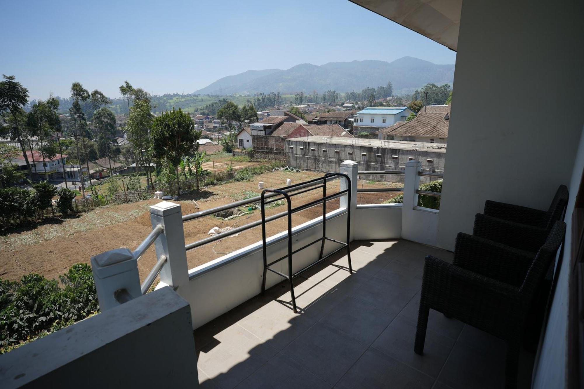 Hotel Puri Pangalengan Pengalongan Εξωτερικό φωτογραφία